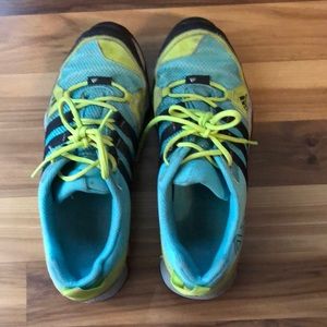 Woman’s 8 Adidas running shoes.